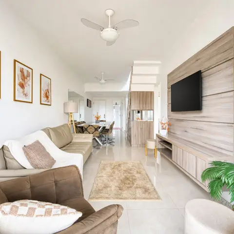 Sala de apartamento de temporada decorada pela RIOS em Cabo Frio