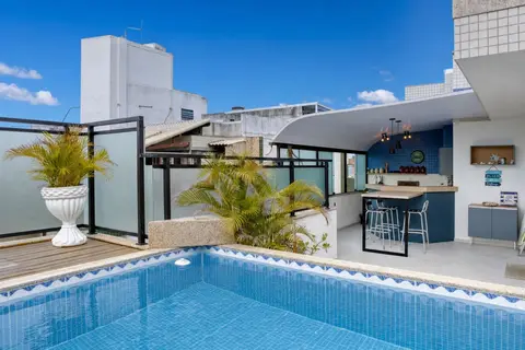 Piscina de imóvel de temporada sob gestão da RIOS em Cabo Frio