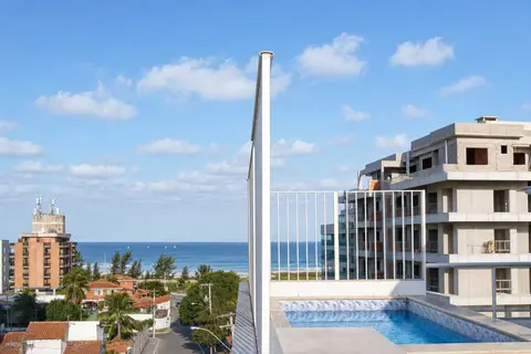 Piscina de imóvel de temporada sob gestão da RIOS em Cabo Frio