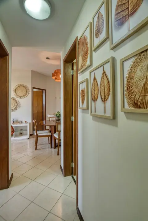 Sala de apartamento de temporada decorada pela RIOS em Cabo Frio