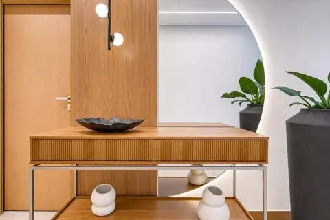 Sala de apartamento de temporada decorada pela RIOS em Cabo Frio