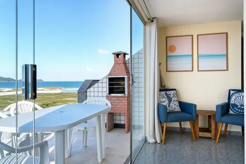 Área gourmet de imóvel de temporada sob gestão da RIOS em Cabo Frio
