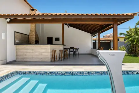 Piscina de imóvel de temporada sob gestão da RIOS em Cabo Frio