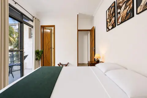 Quarto de apartamento de temporada decorado pela RIOS em Cabo Frio