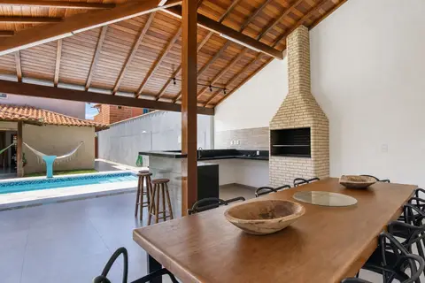 apartamento por temporada em Cabo Frio, área gourmet com decoração assinada RIOS