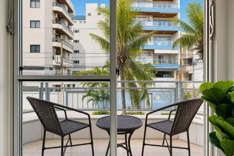 Varanda de imóvel de temporada sob gestão da RIOS em Cabo Frio