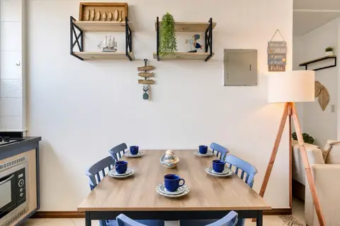 Sala de apartamento de temporada decorada pela RIOS em Cabo Frio