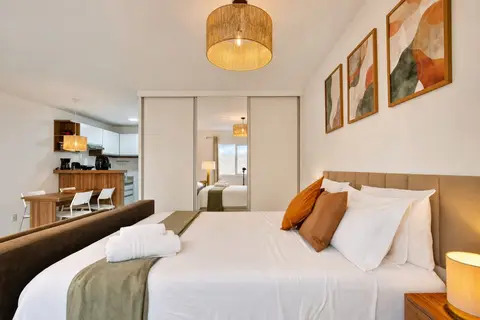 Quarto de apartamento de temporada decorado pela RIOS em Cabo Frio