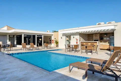 Piscina de imóvel de temporada sob gestão da RIOS em Cabo Frio