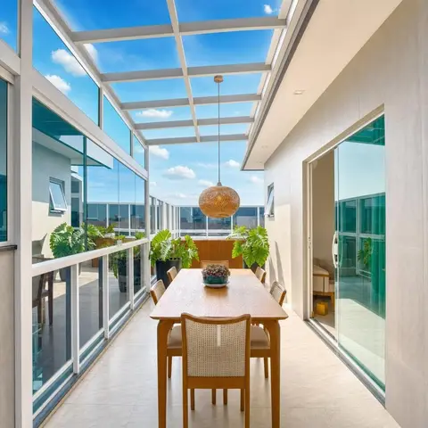 apartamento por temporada em Cabo Frio, varanda com decoração assinada RIOS