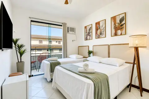 Quarto de apartamento de temporada decorado pela RIOS em Cabo Frio